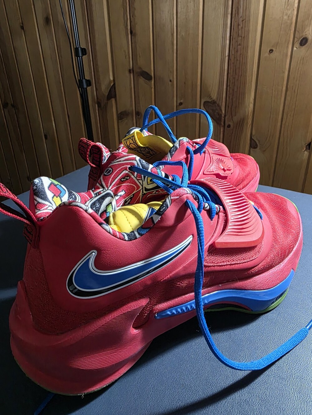 Nike Giannis "UNO" Red Basketball Sneakers with Blue Accents Size 10.5m.